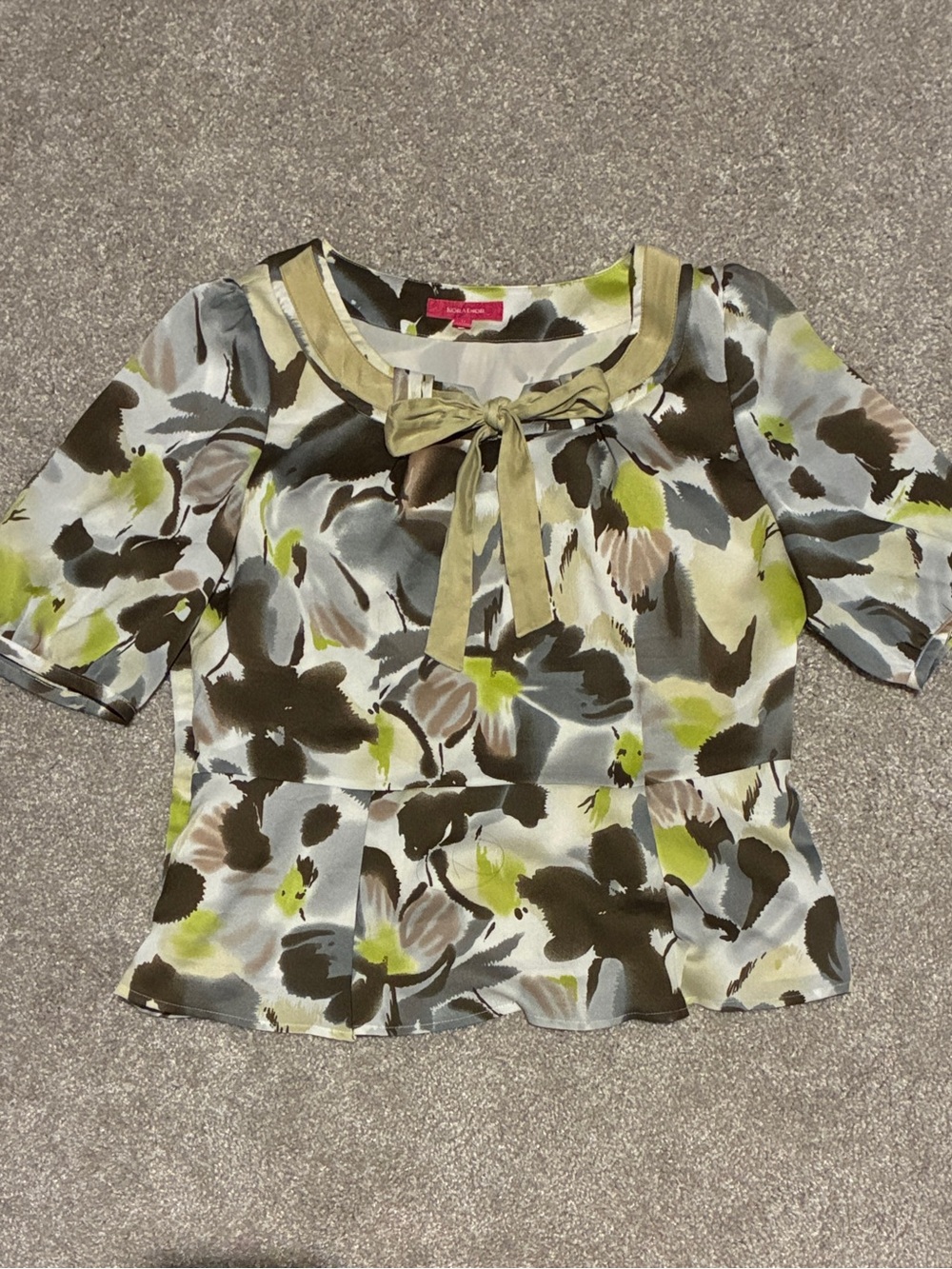 Floral Print Bow-Accent Women's Top in Olive and Gray Business Casual Size 11